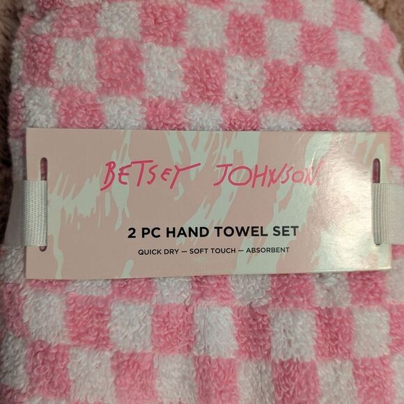 Betsey Johnson Other - New Betsey Johnson Pink and White Checkered Hand Towel Set NWT